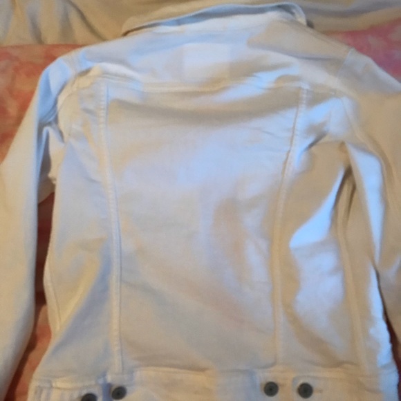 Levi’s White Jean Jacket - Picture 4 of 4